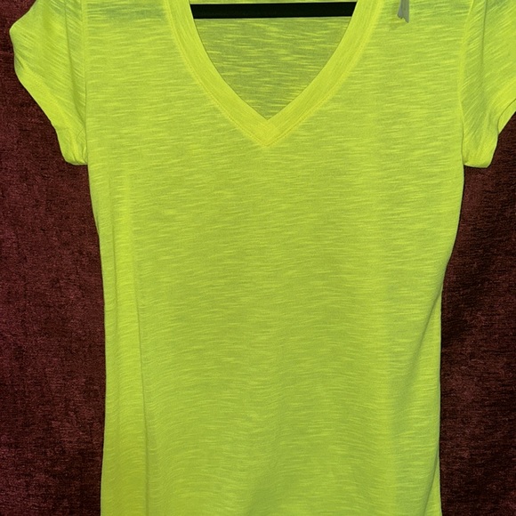 Nice, playful lime green/ neon yellow tee. - Picture 4 of 6